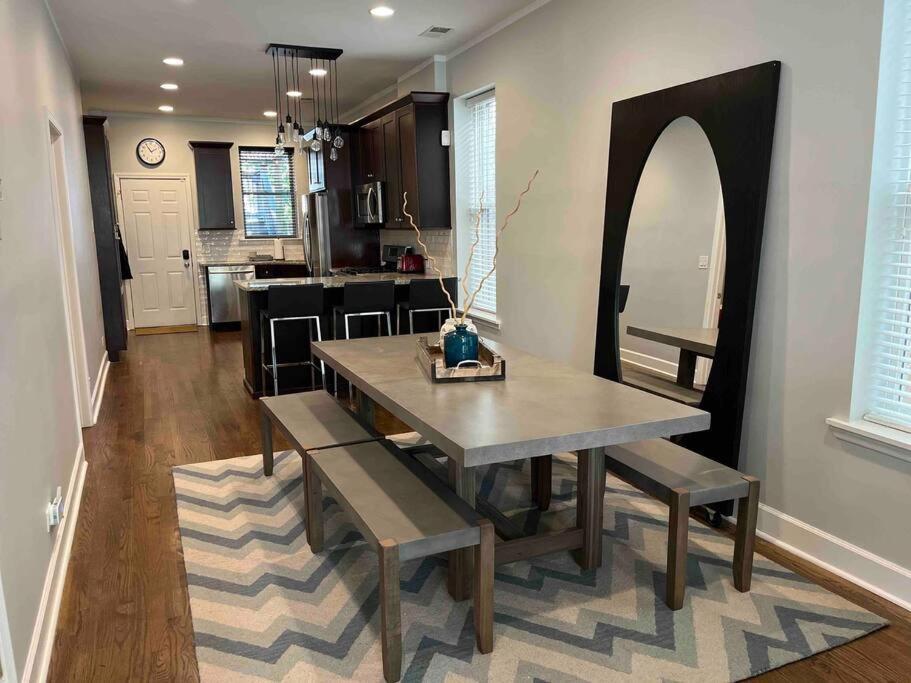Trendy West Town Flat - 2 Bed / 1.5 Bath W Parking Chicago