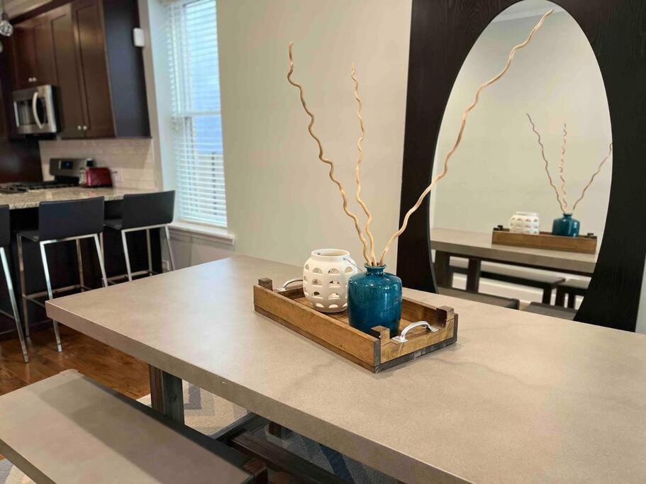 Apartment Trendy West Town Flat - 2 Bed / 1.5 Bath W Parking Chicago