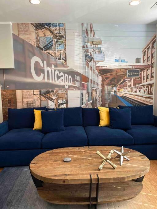 Apartment Trendy West Town Flat - 2 Bed / 1.5 Bath W Parking Chicago